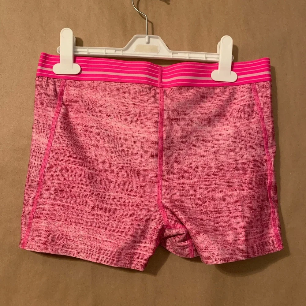 Under Armour Spandex Shorts - Picture 2 of 3